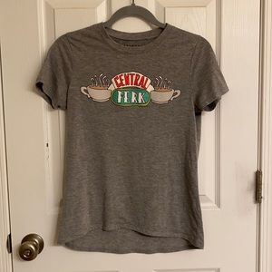 FRIENDS Central Perk Gray Polyester-blend Short Sleeve T-shirt Hi Lo Hem Small